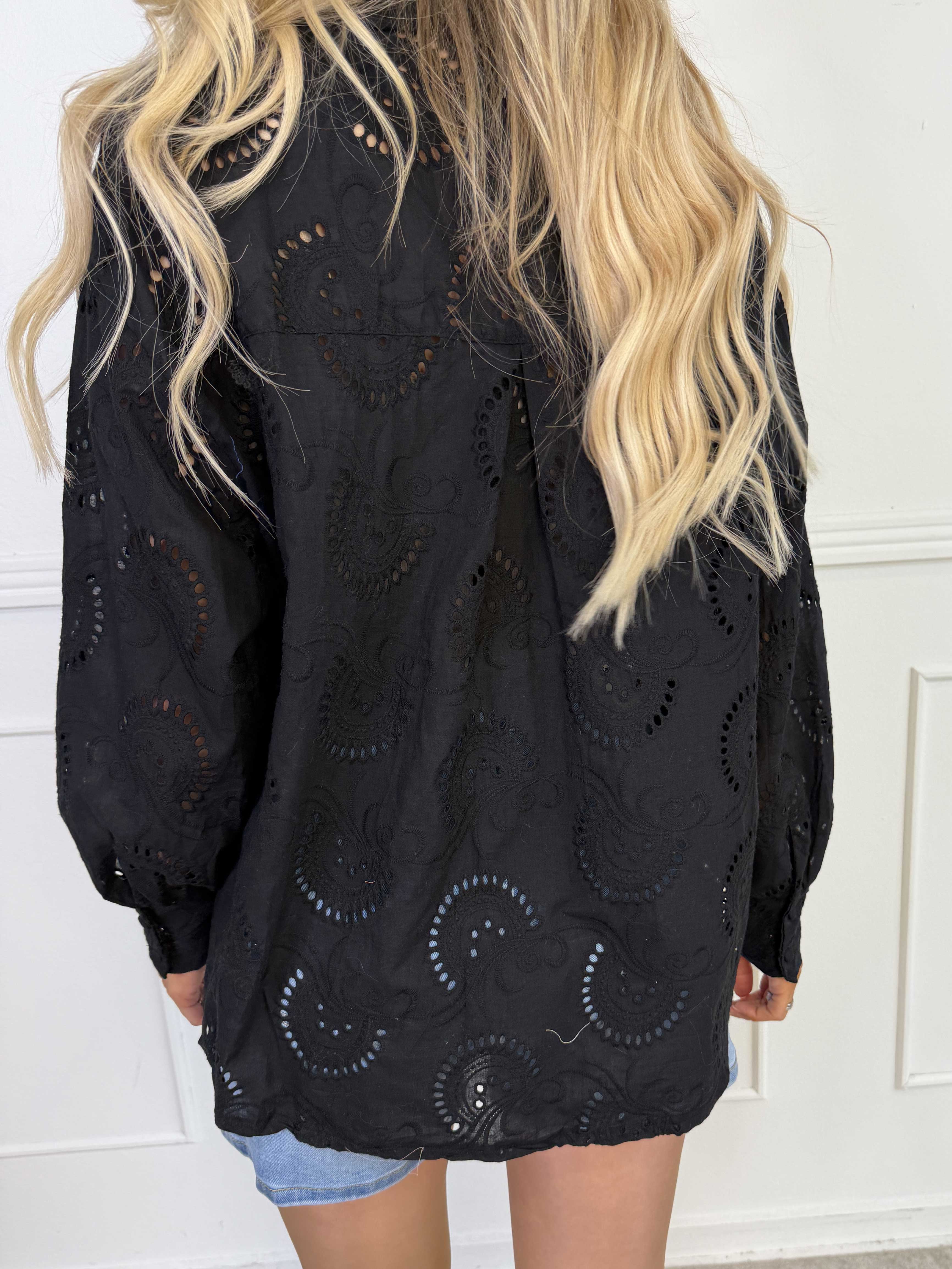 Lona Broderie - Broderie anglaise plus size skjorte i viskose